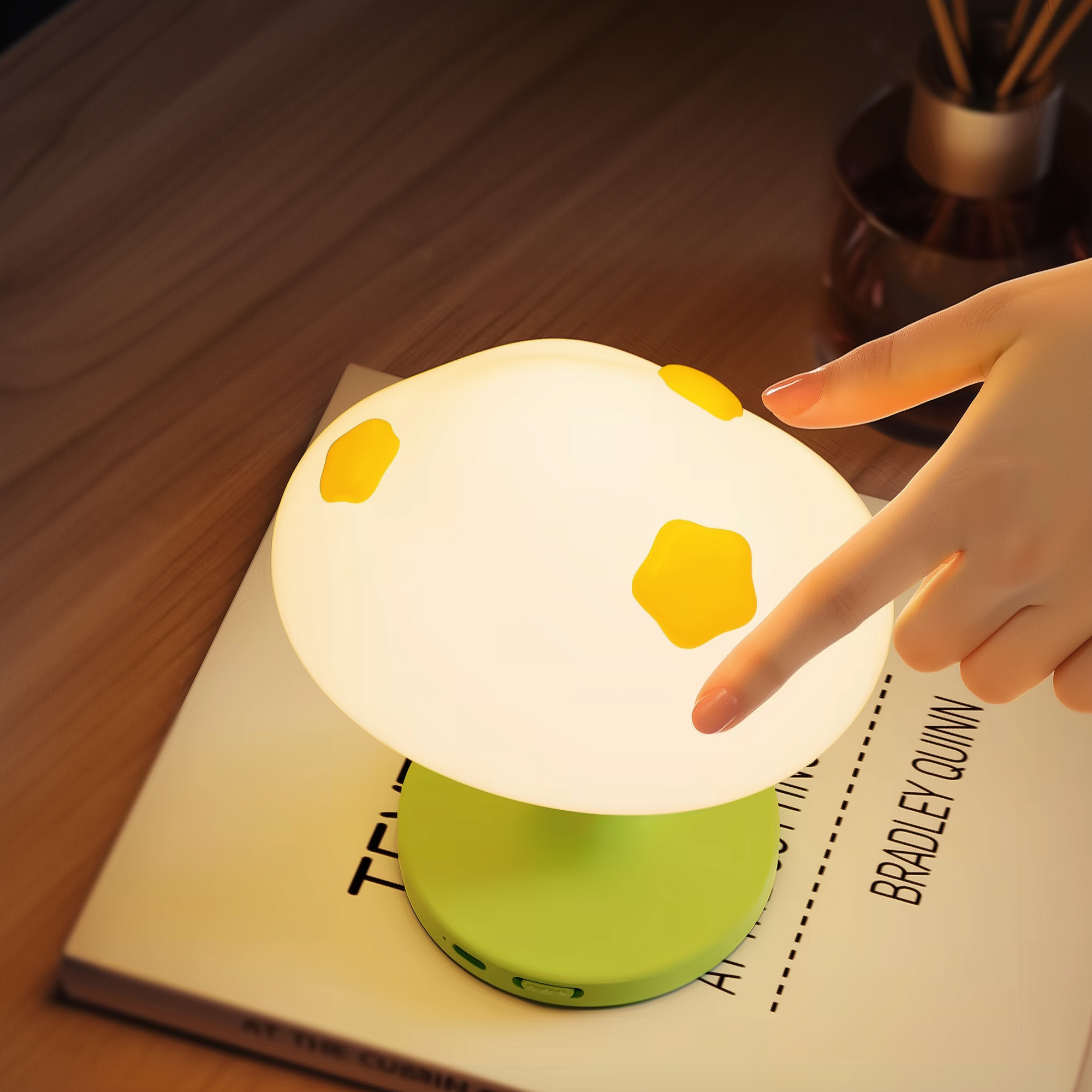 Cozy Cloud Bear · Rechargeable & Touch-Activated Bedside Lamp
